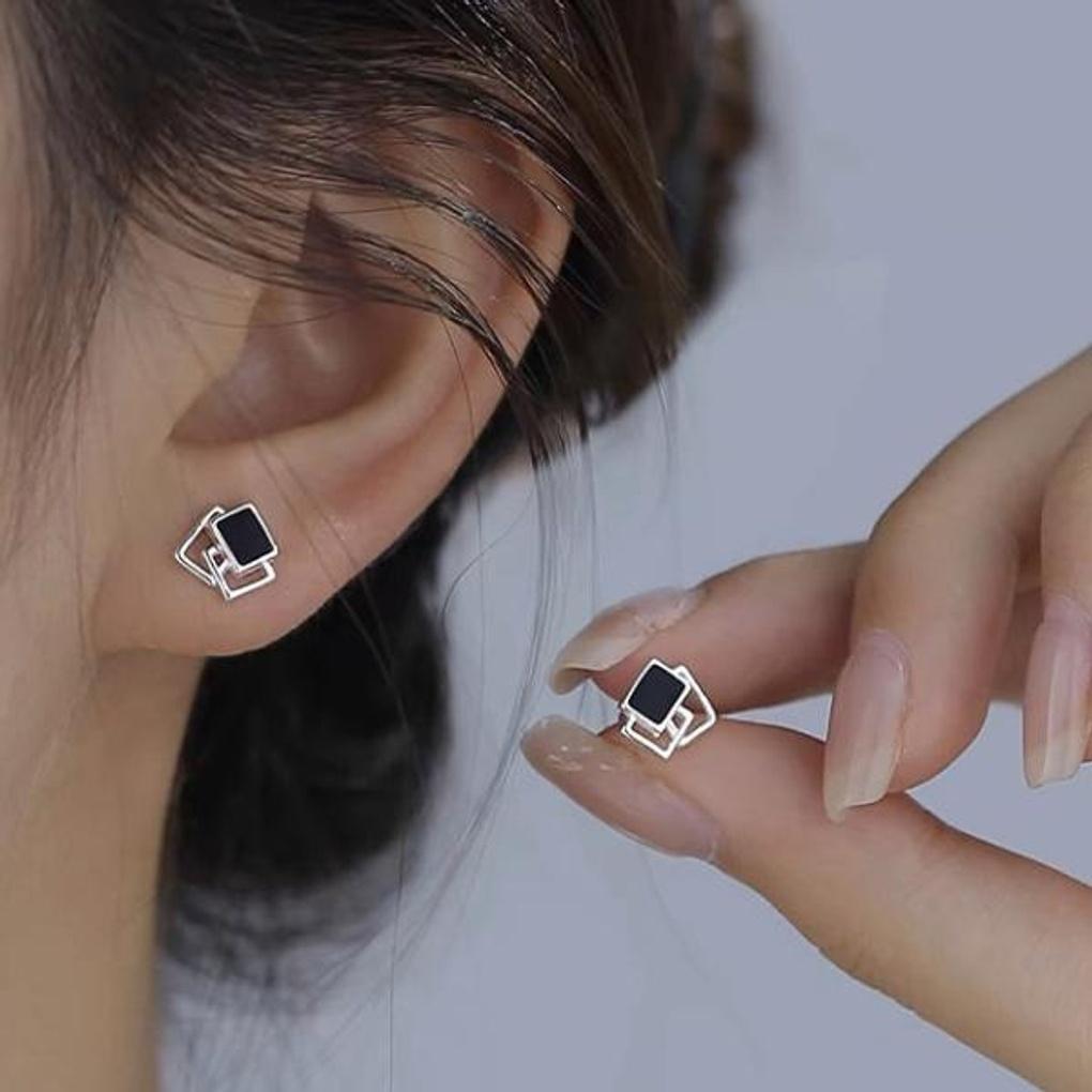 Women's Accessories Sari Black Square Layer Piercing