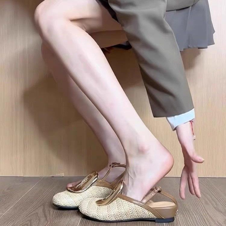 French high-end slope heel woven holiday style bag head sandals women's summer wear 2025 new rear empty half slippers