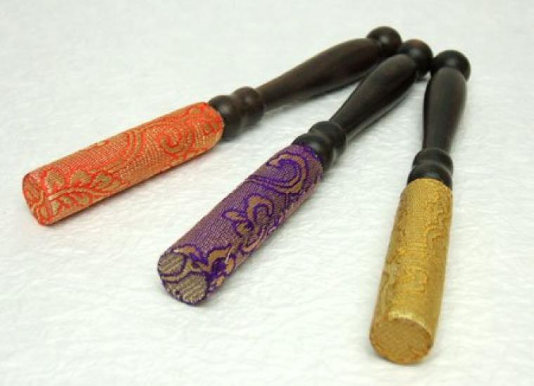 

Киотский буддийский алтарь Hayashi Буддийская колотушка, обернутая, 4,5 сун (приблизительно. 14 см) Золото