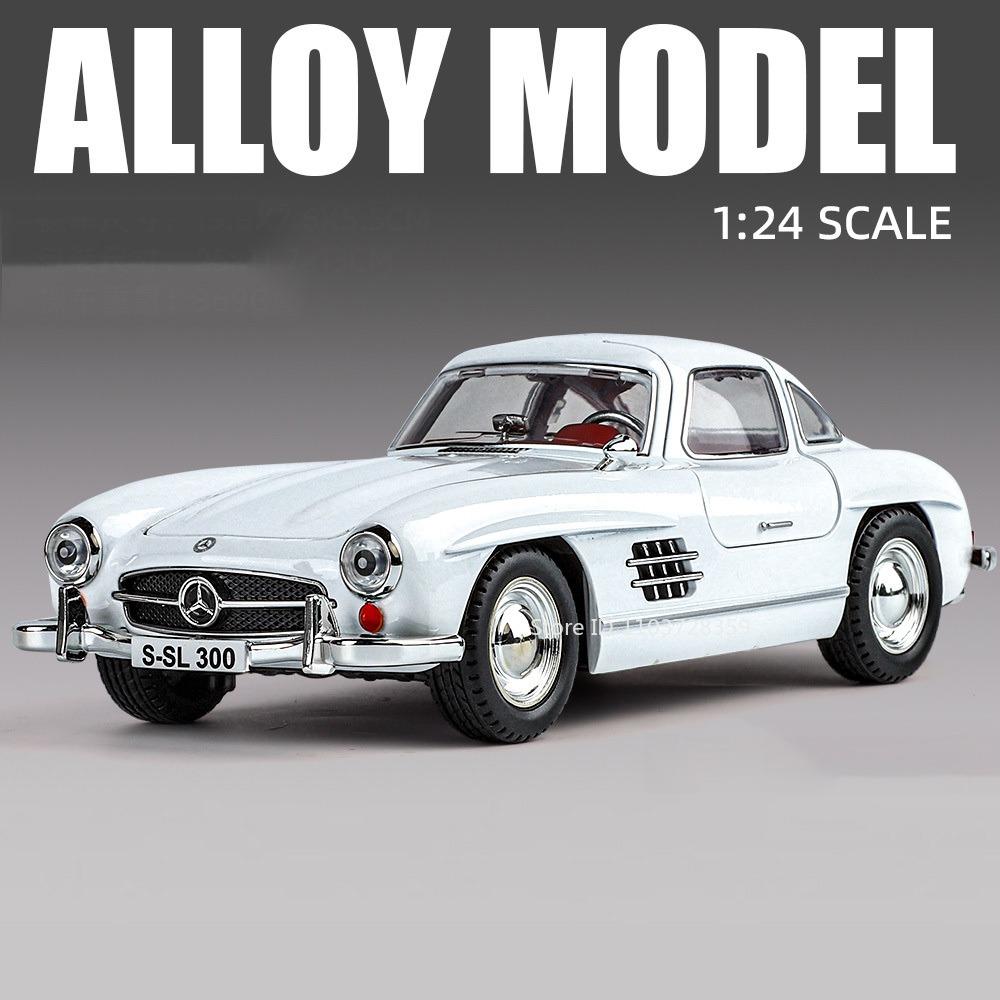 1:24 Lada NIVA 300SL Model Toy Vintage Cars Alloy Diecast Shock Absorption Sound Light Doors Opened Miniature Vehicles for Kids