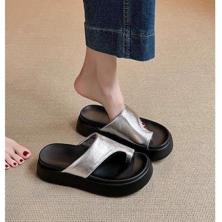 Thick-soled heightening set of toe cool slippers for women in the summer of 2025, wearing flip-flops with skirts, beach one-word slippers for women