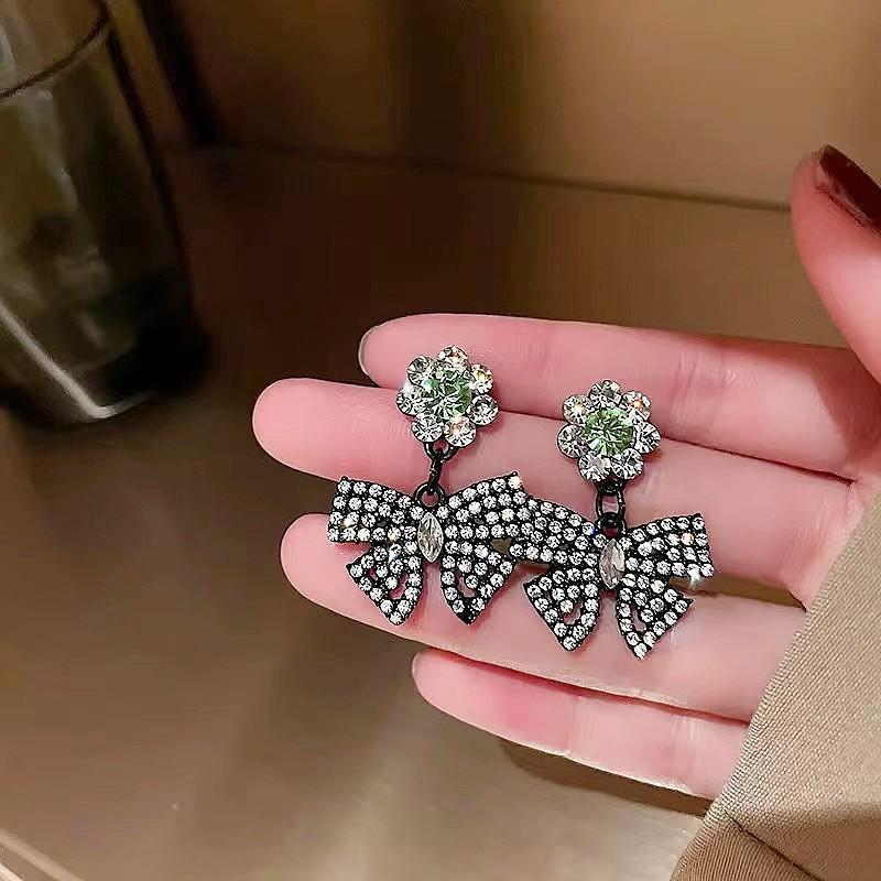 Retro Black Xiaoxiangfeng Stud Earrings Women's Fashion Elegance Temperament High-end Earrings Bow Love Versatile Earrings