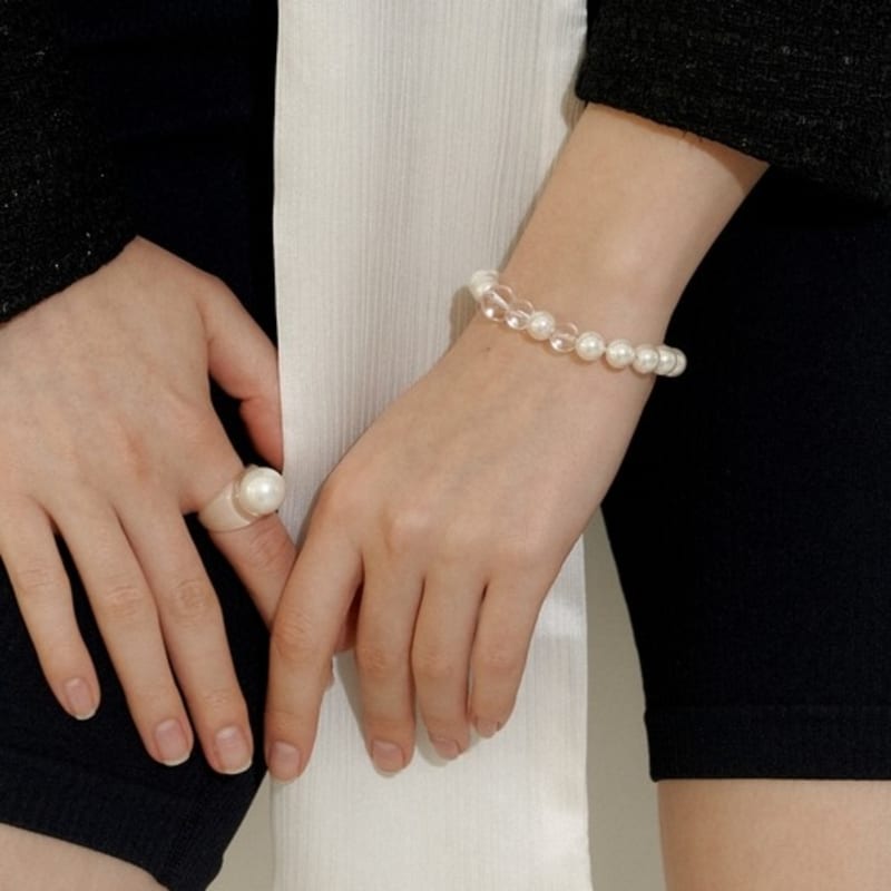 LOVE ME MONSTER Classic 90s Pearl Bracelet