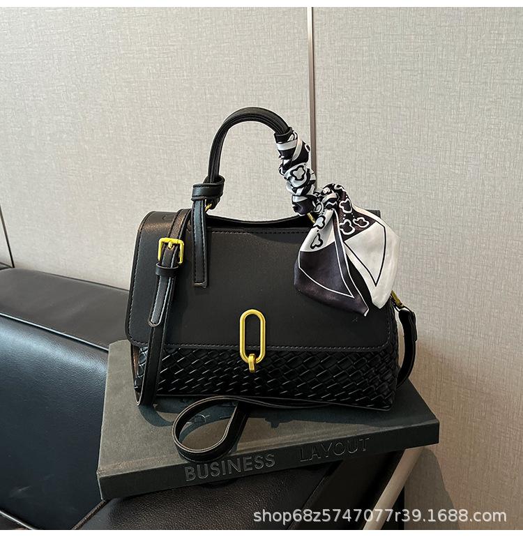 

Модный шелковый шарф, плетеная сумка-тоут, женская 2025 новая, высококлассная, ретро, сумка через плечо, большая вместимость, женская сумка для поездок на работу чёрный