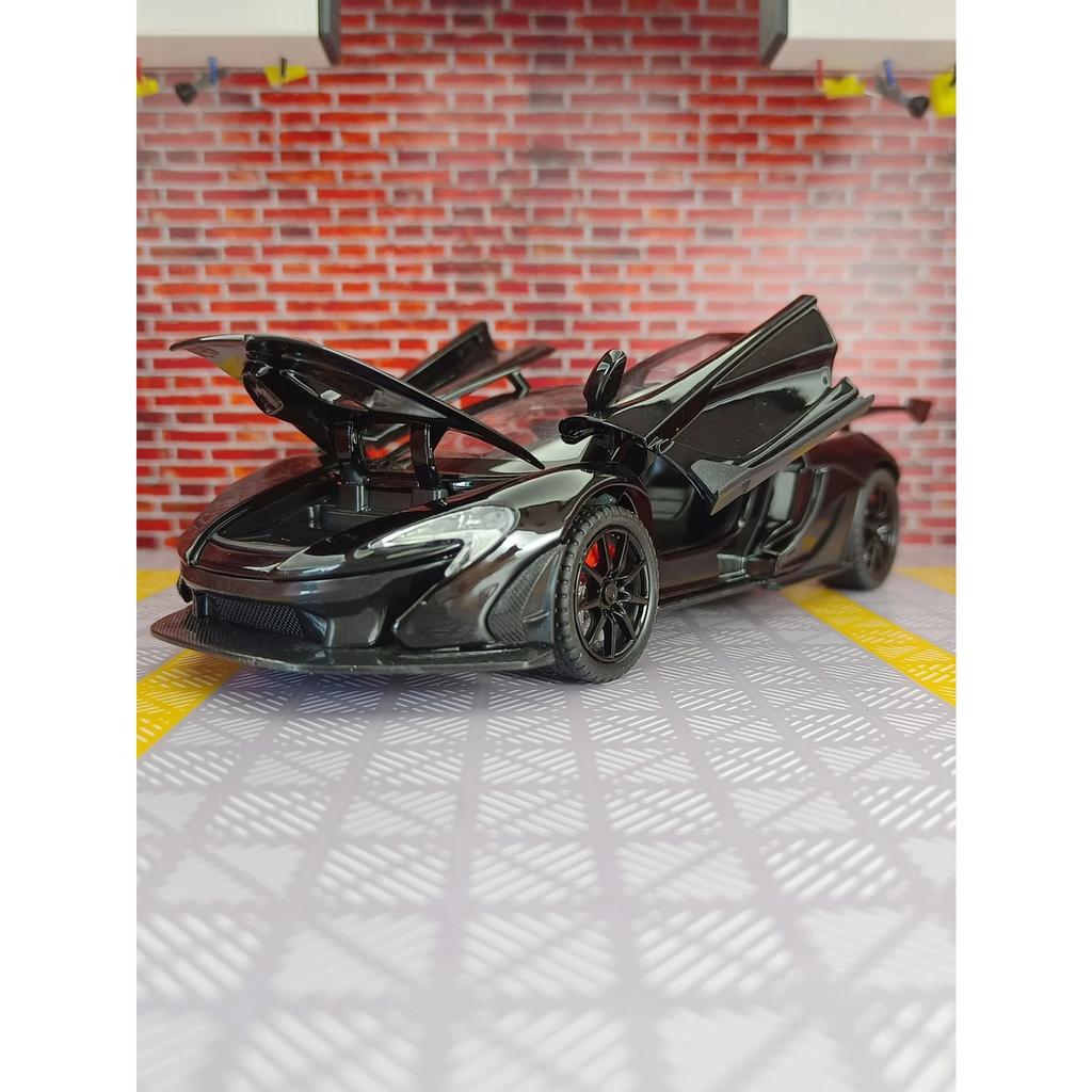 1/24 Simulation McLaren P1 Alloy Model Car Doors and Hood Can Be Opened Has Sound and Lighting Functions Rich In Details
