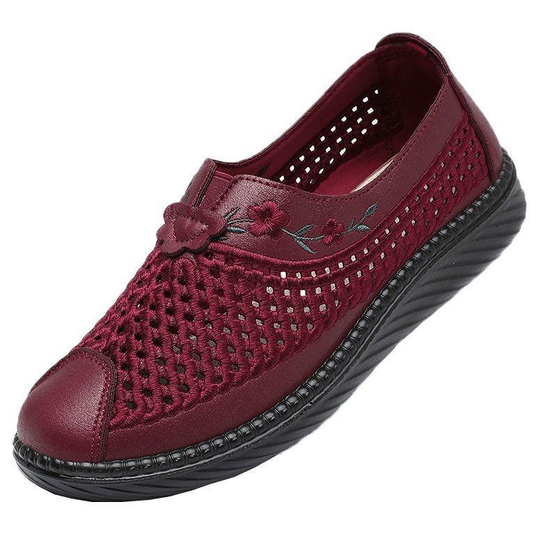Cloth shoes, women's mesh shoes, breathable and non-slip, soft-soled mesh mother shoes, a low-heeled mother model.