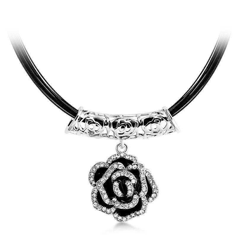 Short Rose Decorative Necklace, Fashionable and Versatile, Retro Style Accessory Collarbone Chain