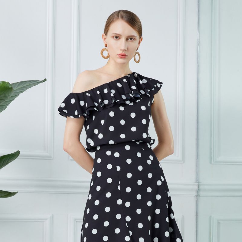 

Obeg Vintage Ruffled Sloping Exposed Shoulder Polka Dot Pullover Black spot 155/XS/34