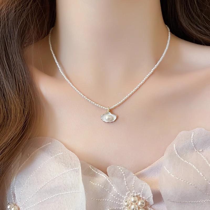 Light Luxury Pearl Choker Necklace Vintage Elegant Womens Necklace Fashion Versatile Crystal Collar Jewelry