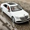 Zliatina autíčka Benz E300 v mierke 1/24 Tlakovo odlievaný model auta so sťahovacím zariadením so svetlom a zvukom Autíčka pre dospelých Chlapci Dievčatá Darčeková hračka