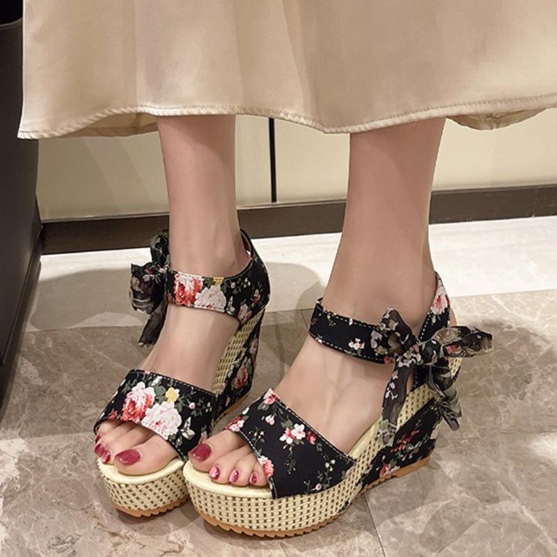 Temperament Sandals Summer Versatile Anti Slip Women Shoes Luxurious Thick Elegant High Heels Classic Retro Floral Slippers 2026