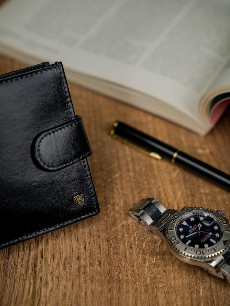 Classic men's leather wallet with RFID closure - Rovicky