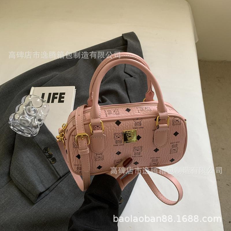 

Женская сумка новая на плечо кроссбоди маленькая квадратная сумка сумка-подушка с принтом медведя трендовая сумка