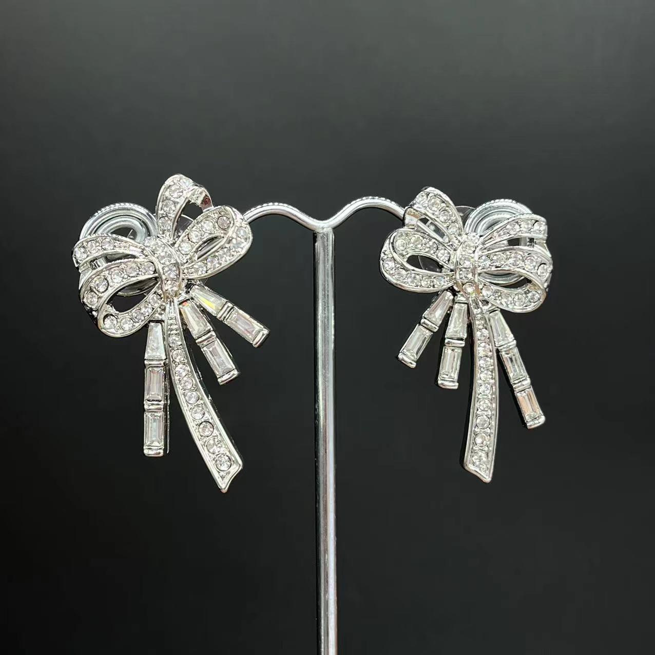 

Винтажное многослойное жемчужное колье-бант на ключицу