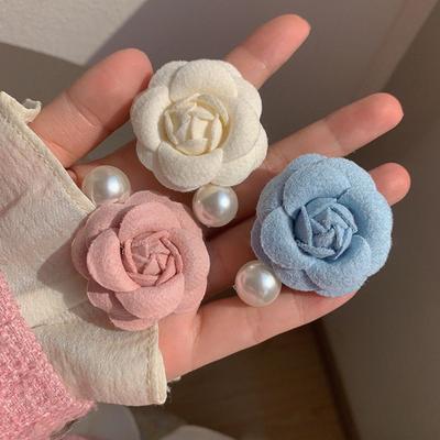 1pc Pearl 3D Camellia Hair Clip~New Spring Collection! French High-end Style Side Clip Bangs Hair Accessory, Headwear for Women