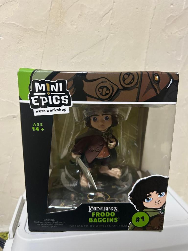 [USED] Lord of the Rings Frodo Baggins Figure