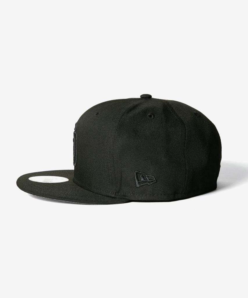 New Era 59FIFTY Black Black Size 7 & Cap, 5/8 (Used)