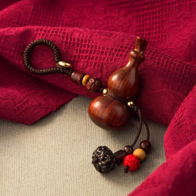 Sandalwood Gourd Keychain: Creative, Portable Pendant for Men & Women