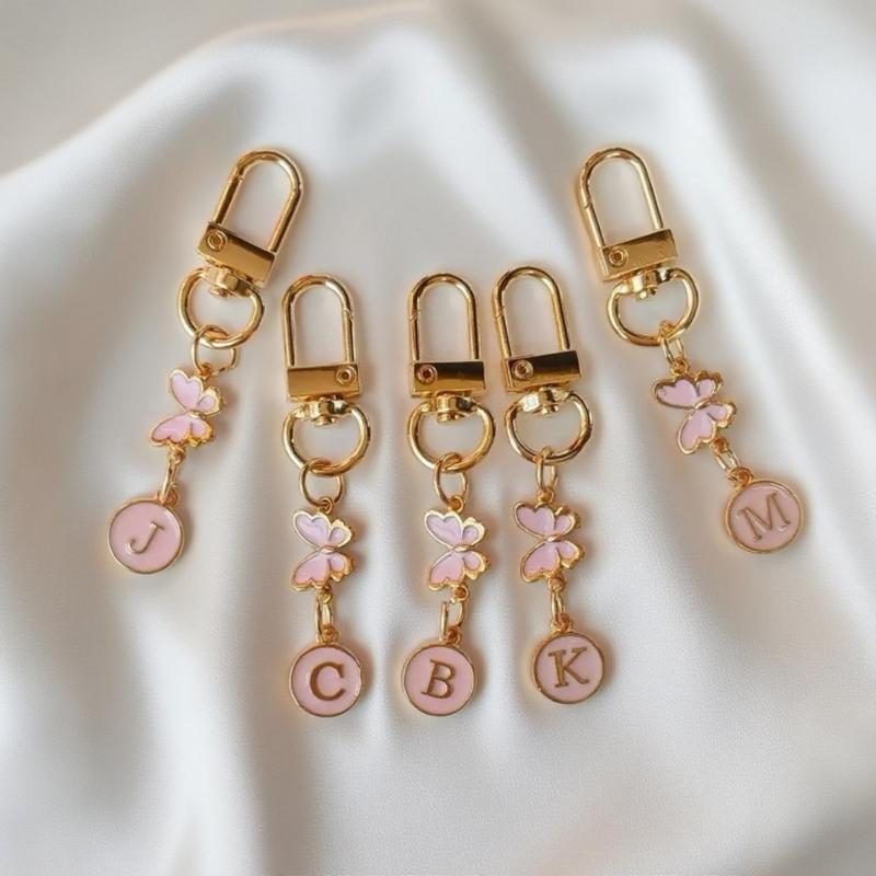Metal Pink Butterfly Letter Keychain Fashion A-Z Initials Letter Keyring Car Key Holders Bag Pendant Hanging Decor Couple Gift