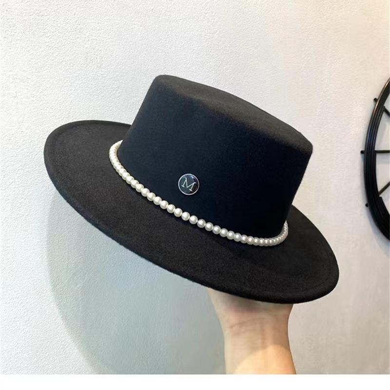 New Fedoras Women's Hat Flat Top Cap French Elegant Straw Hat Fedora Pearl Chain Hat Travel Beach Hat Panama Wide Brim Hat