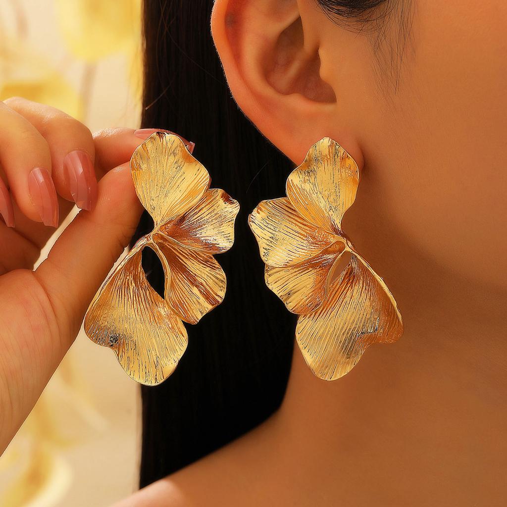 Vintage Big Flower Pearl Stud Earrings for Women Exaggerated Gold Color Metal Ginkgo Leaf Inlay Pearl Earrings Ear Zircon Party