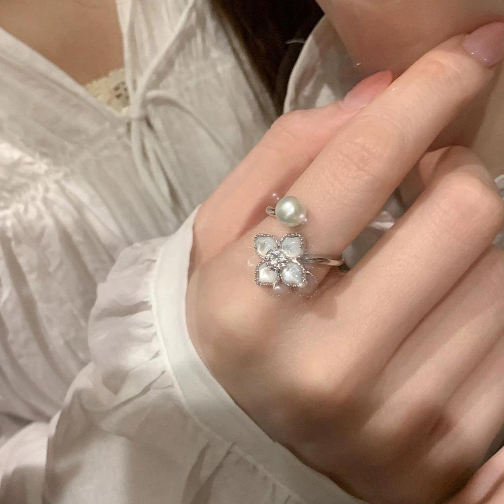 Exquisite Women's Geometric Cross Flower Ring - Versatile, Stackable, Open Finger Design