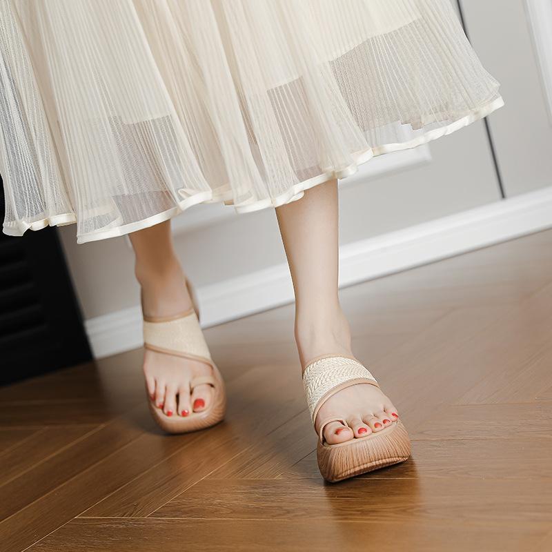 French new retro holiday style straw thick heel toe Roman sandals women's thick sole heightening soft sole cool slippers women