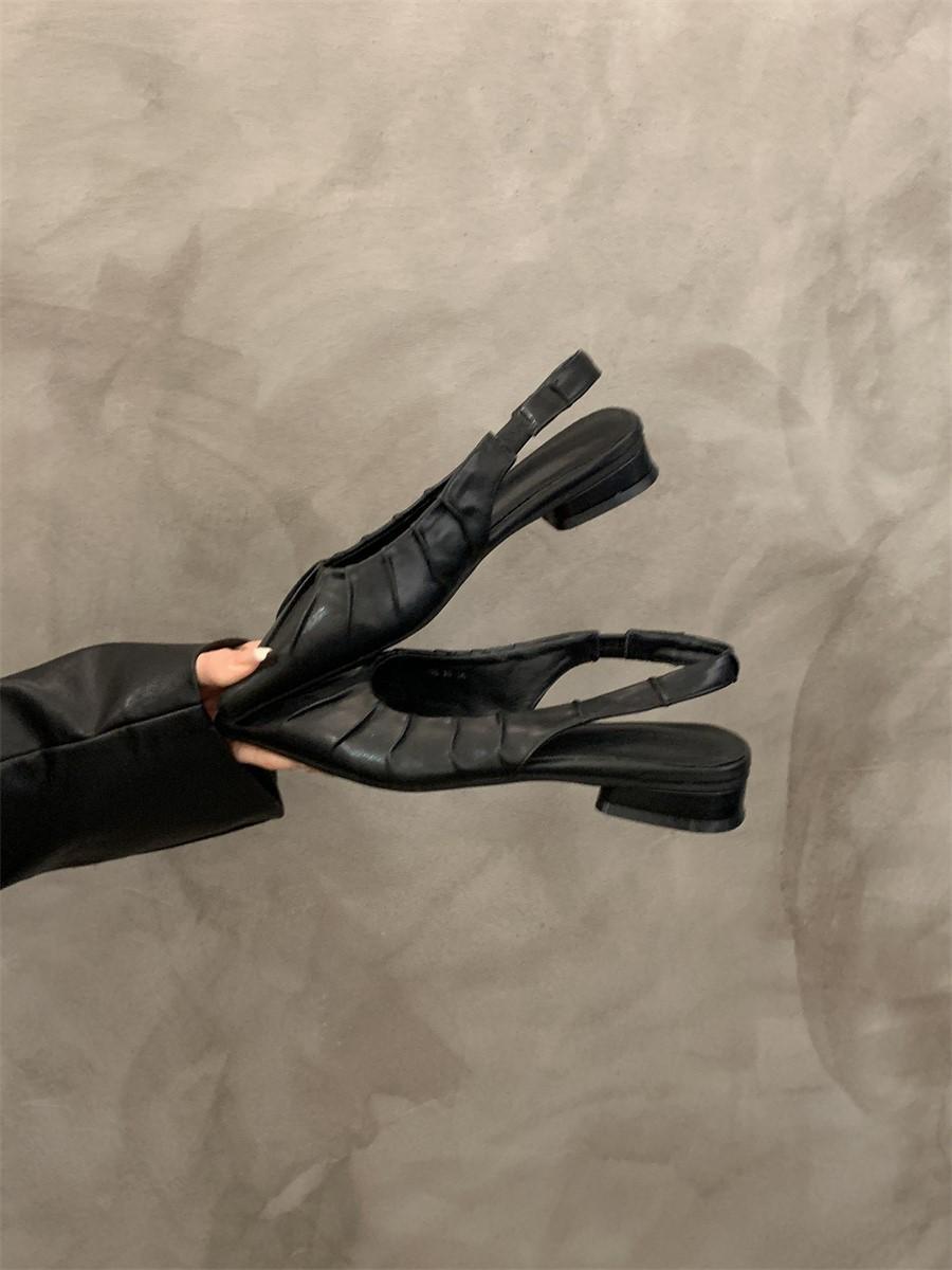 

Spring and summer 2024 new thick heel bag head sandals shallow mouth women s shoes rear empty French with skirt temperament pointed single shoes 35 чёрный