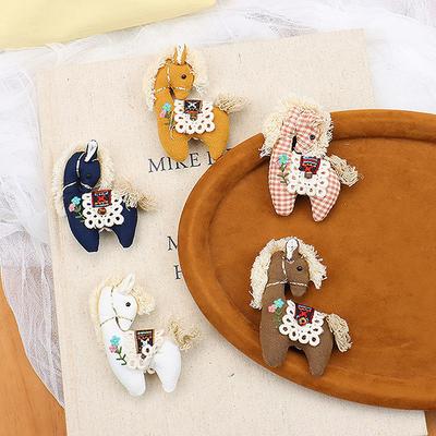 Aranyos Szövet Rózsaszín Kockás Póni Rajzfilm Plüss Hímzett Állat Bross Kiegészítő Ruházati Kiegészítőkhöz