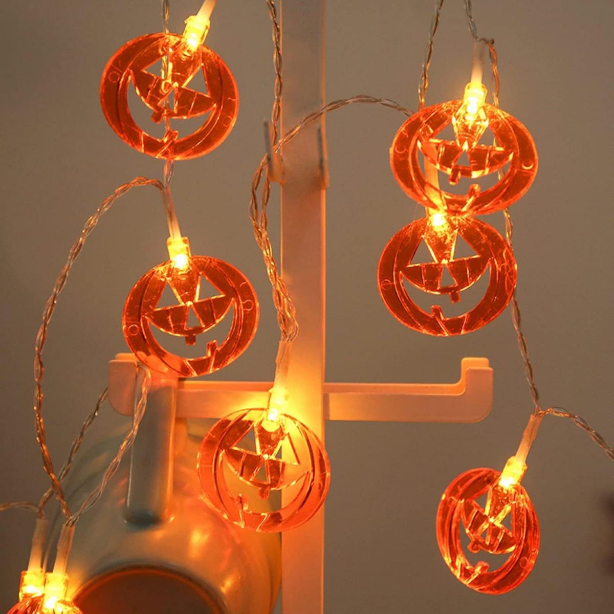 

LED Hollow Flat Pumpkin String Lights Powered By Batteries, Suitable for Home Horror Themed Parties, Gardens, Courtyards, Halloween Decorations 1.5M 10LED