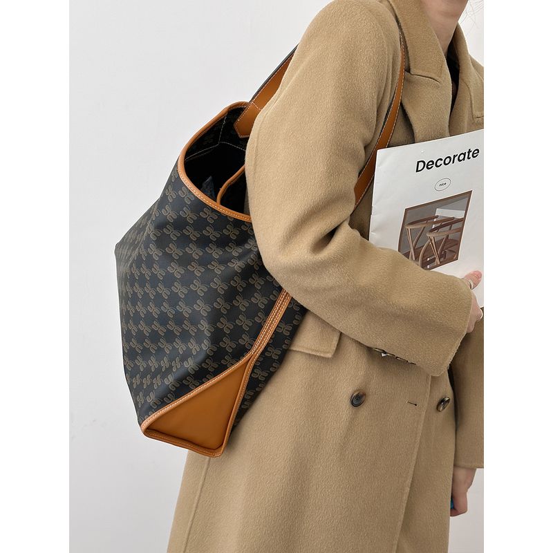 

Hobo Neutral One Shoulder Work Clothing Underarm Monogram Bag Black Brown