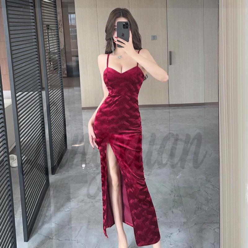 Elegant Strappy Velvet Low-Cut Midi Dress with High Slit Bodycon Design Small красный