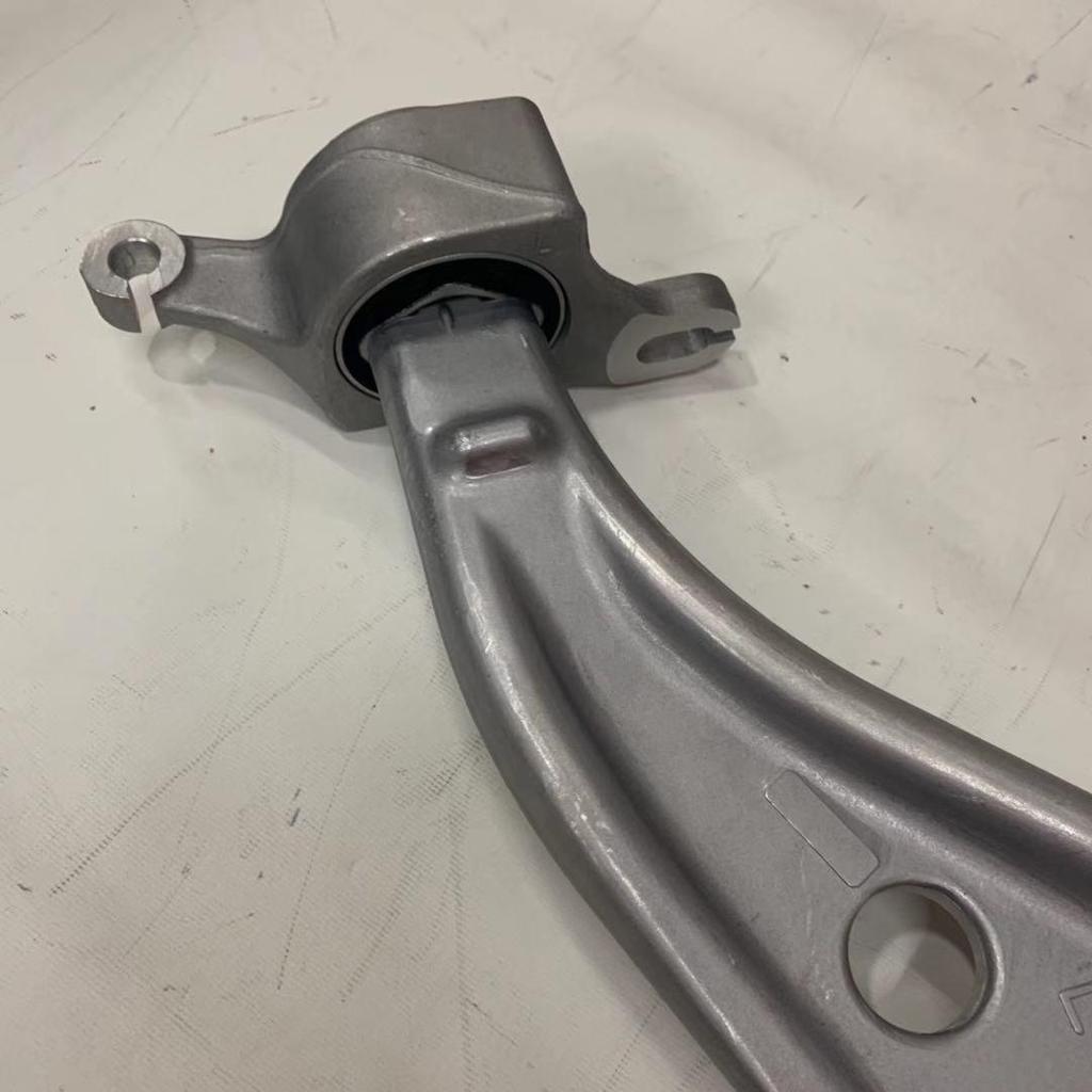 Aluminum Suspension Control Arm for Mercedes-Benz W166/X166 (Part No: 1663300107)