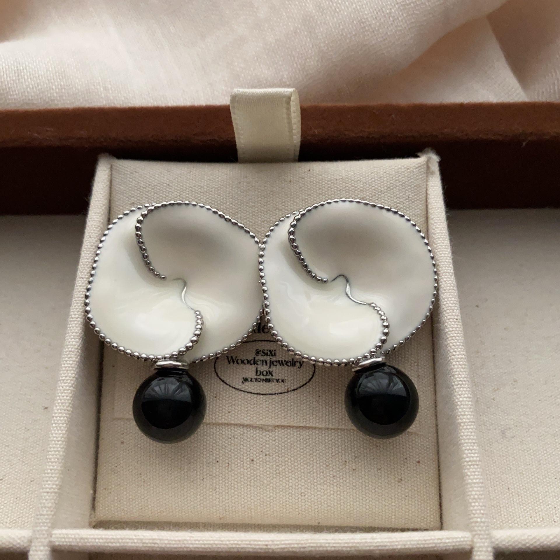 Irregular Natural Flower Dripping Oil Stud Earrings, Three-Dimensional Fashion, Personality Temperament, High-End, Light Luxury, Exquisite And Retro