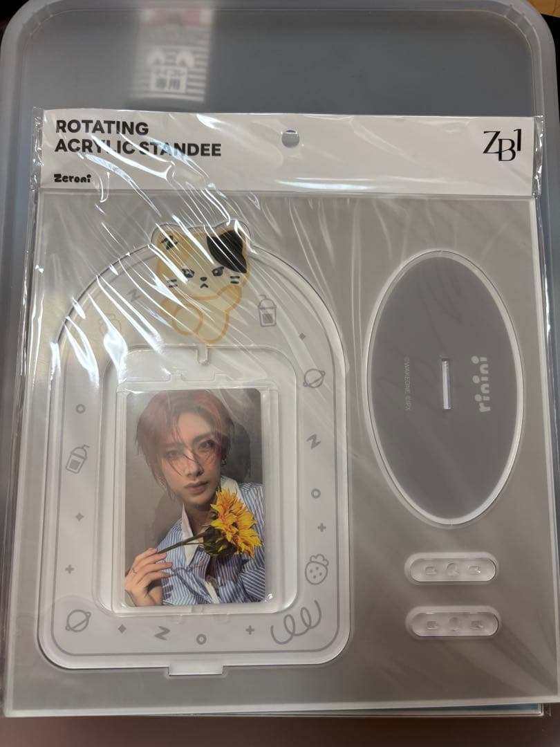 

[Б/У] ZB1 ZEROBASEONE Рики Акриловая Подставка Торговая Карта