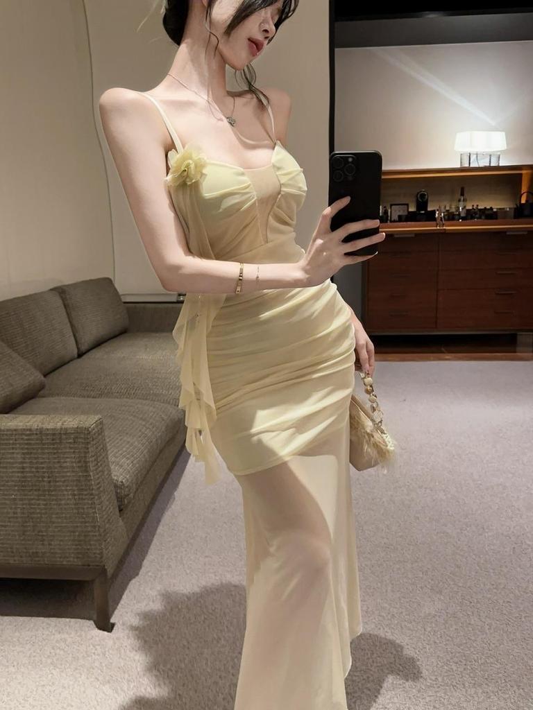 Elegant Low-Cut Spaghetti Strap Mesh Tassel Bodycon Evening Gown