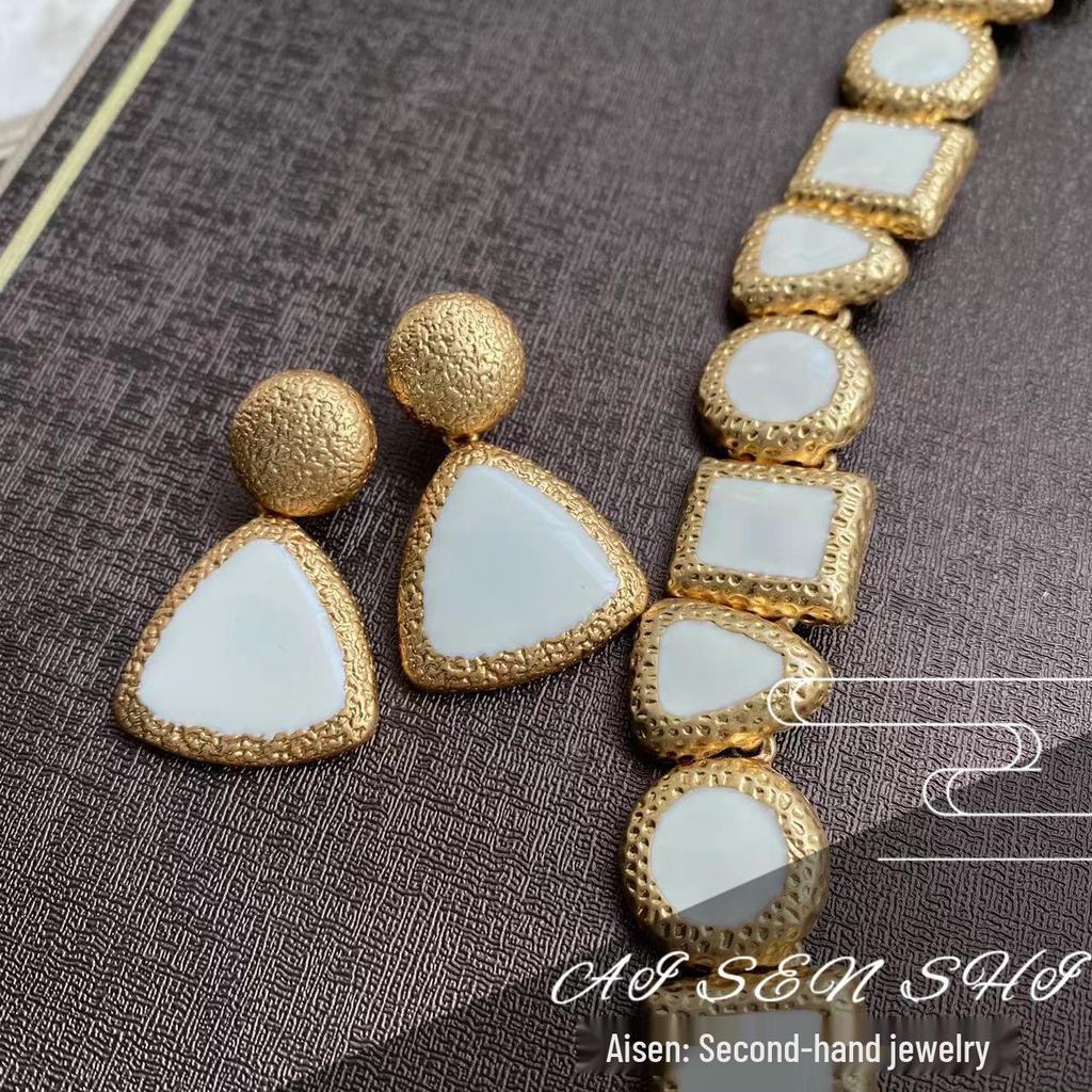 Vintage Geometric Black Gold Jewelry Set: Pre-owned Gold-plated Stud Earrings & Necklace