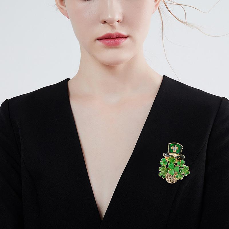 High-end Fashionable Green Clover High-grade Oil-dropping Plant Brooch