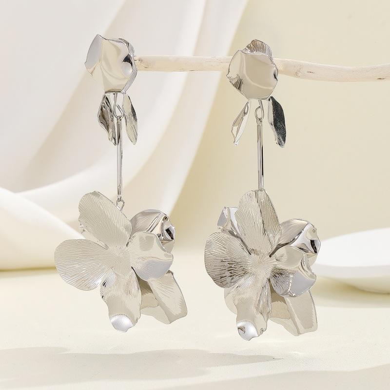 European and American jewelry electroplated gold three-dimensional flower earrings women's long style personalized fashion design earrings earrings