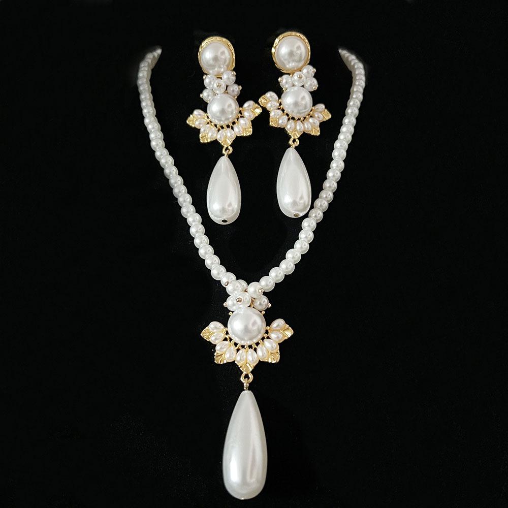 Light Luxury French Niche Retro New Design Imitation Shijia Pearl Necklace Earrings Set Chain