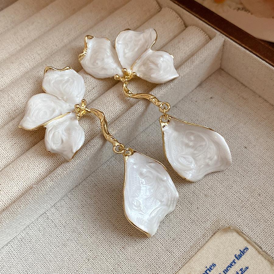 

European and American retro silver needle dripping oil flower pendant earrings simple fashion exquisite earrings light luxury high-end earrings women