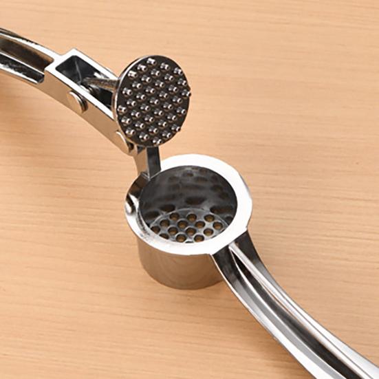 Manual Garlic Press Alloy Garlic Mincer with Ergonomic Handle Rustproof Garlic Crusher for Kitchen Restaurant