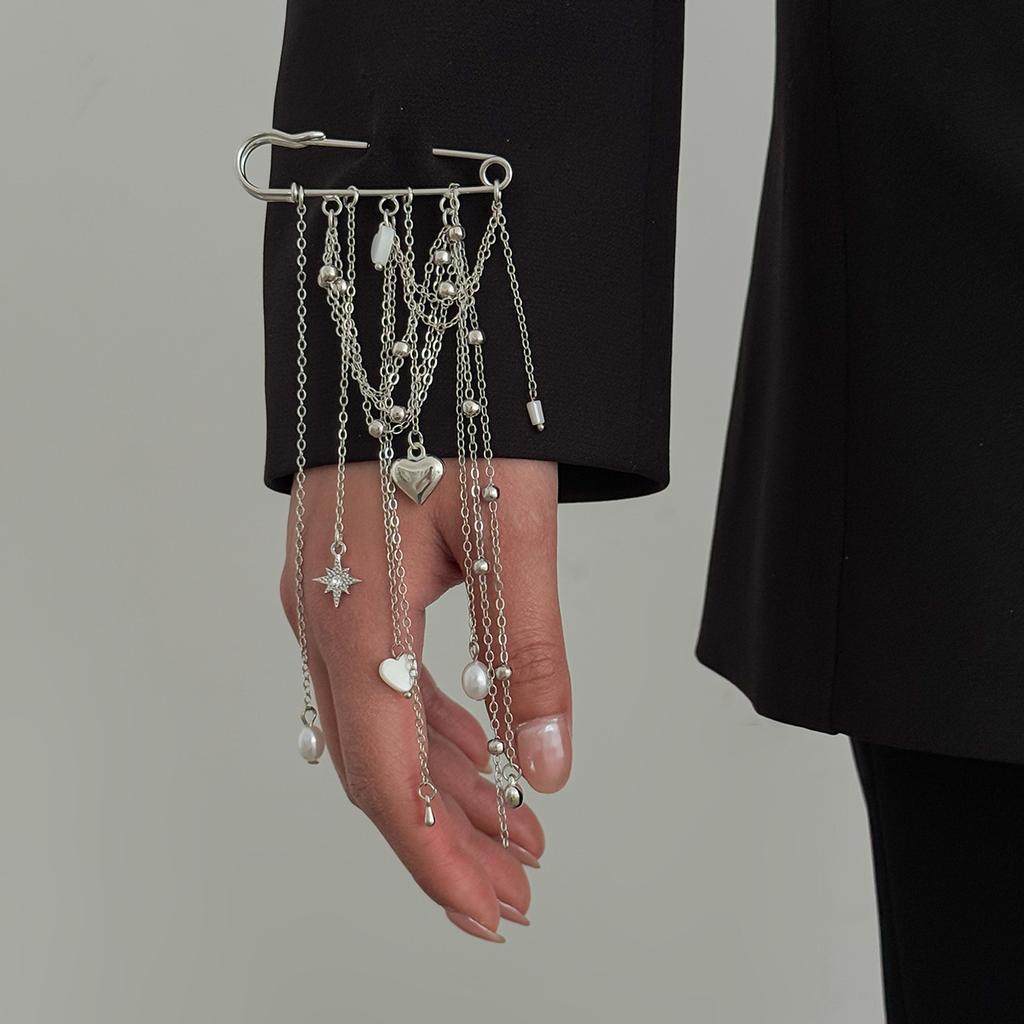 New Fashion Multi-layer Bead Tassel Brooch Pin Heart-shaped Badge Clothing Accessory Lapel Pins for Women Trendy Jewelry