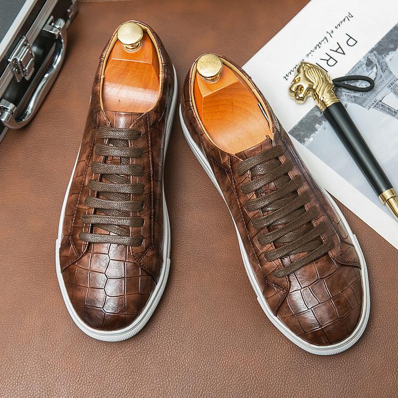 Fashionable New Men's Genuine Leather Casual Shoes Lace Up Brogue Shoes Simple White Men's Office Business Shoes Free Delivery