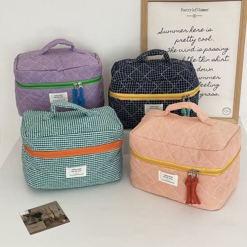 Large Capacity Foldable Coin Purse&toiletry Bag - Lightweight Zipper Multifunctional Storage Bag, Simple Style, Sturdy Zipper Closure