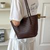 Trendy Woven Handbag: Large Capacity Textured Tote