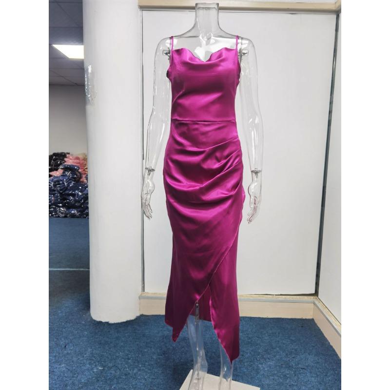 Sexy sexy saténové saténové ohlávkové šaty v nízkém střihu Úzké šaty bez zad