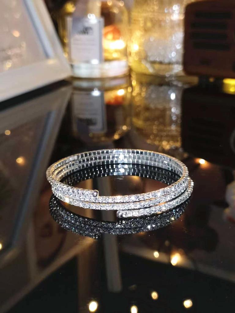 Koreanischer Stil Funkelndes Strass Brautarmreif: Vierreihiges elastisches Kristallarmband