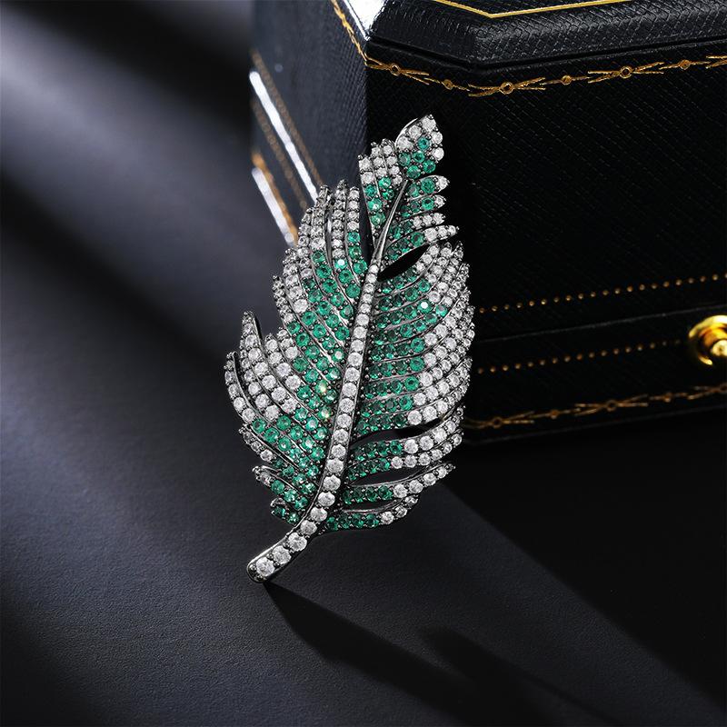 

Постепенное изменение изумрудный циркон лист брошь элегантный роскошный перо корсаж костюм пальто аксессуары зелёный