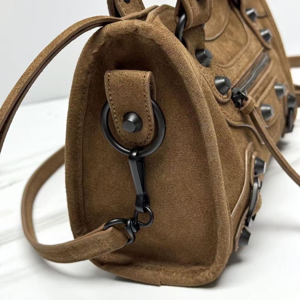 2025 New Rivet Crossbody Bag One Shoulder Handbag Motorcycle Bag Cross-border Women's Bag Large Capacity Bag
